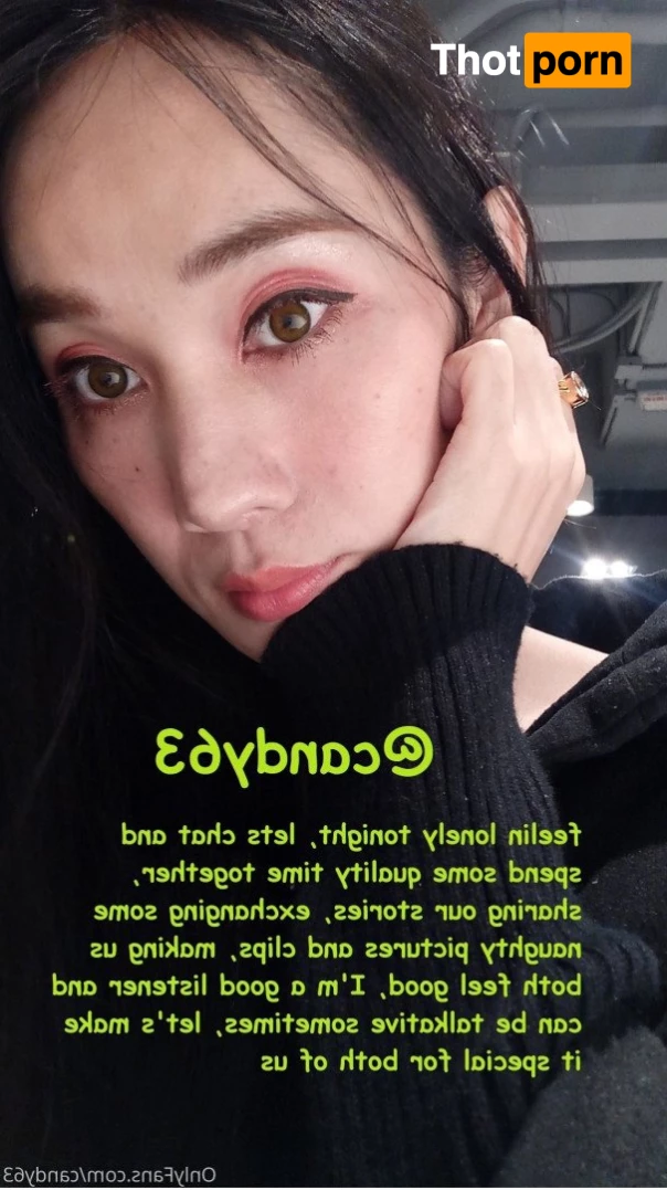 Asian pregnant mom and daughter 5263179