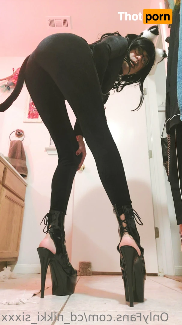 Nikki SiXXX 14264979