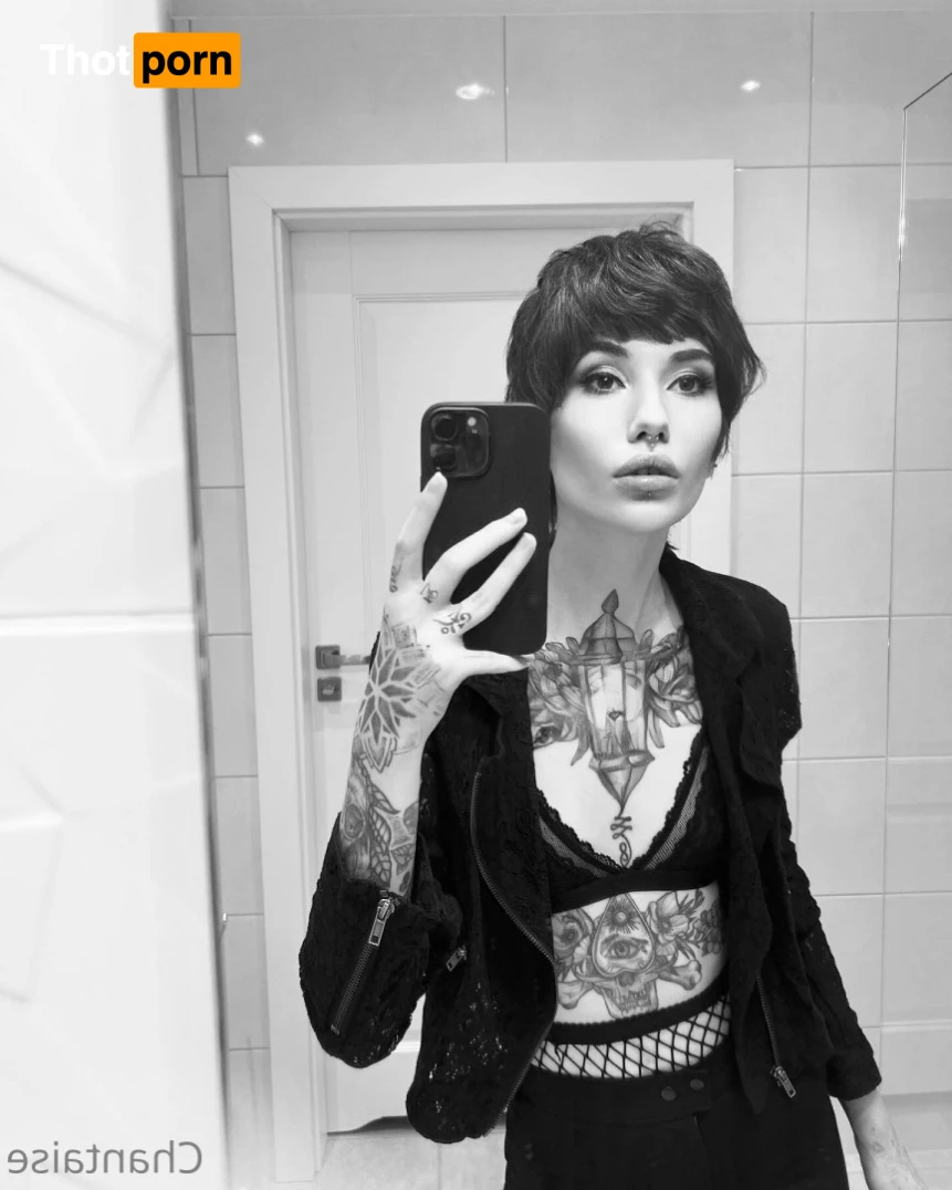 Chantai van Taise 12230012