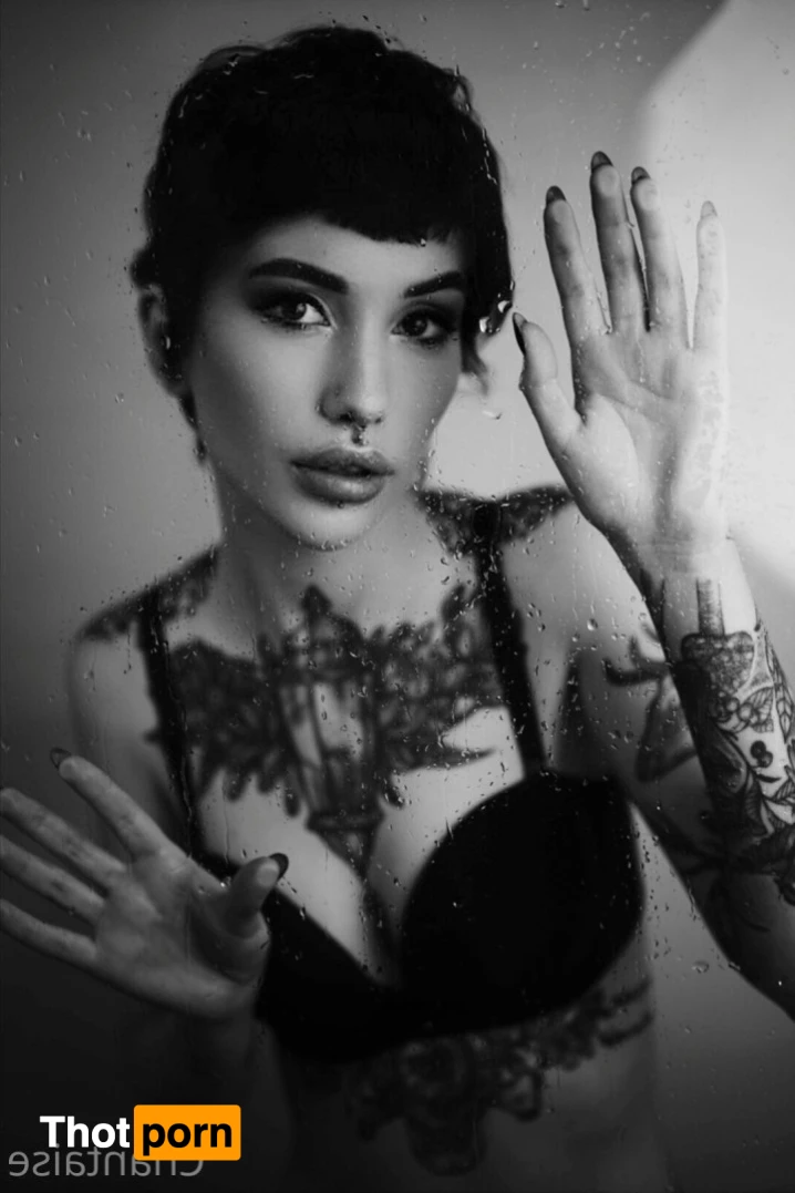 Chantai van Taise 12230102