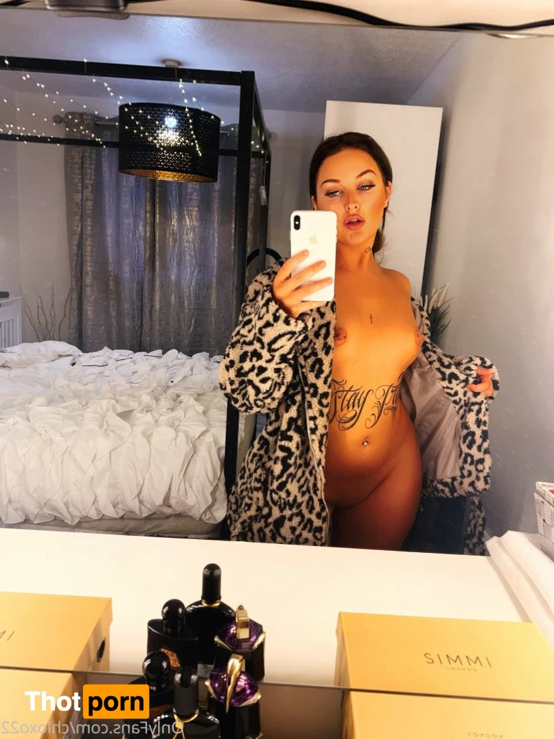 Brunette_Baddie 5236592