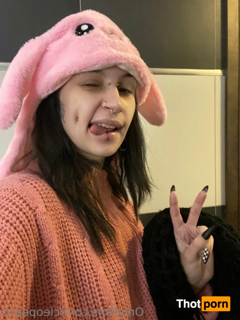 🐱Cleo Peach🐱 9743715