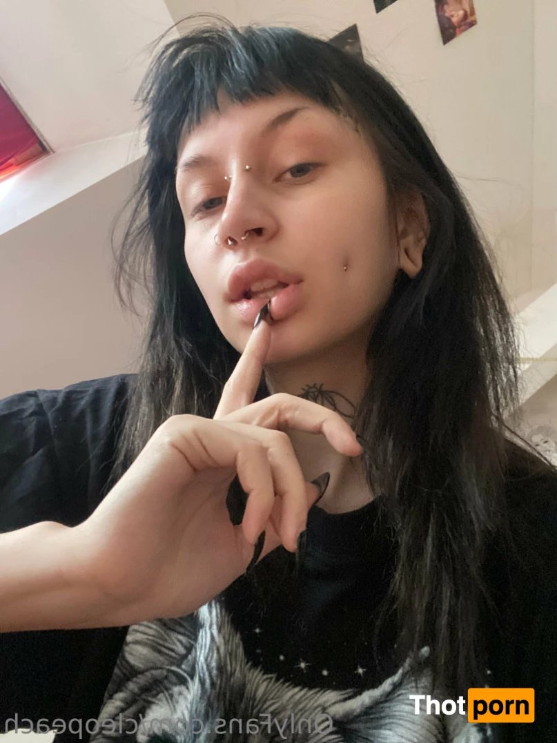 🐱Cleo Peach🐱 9743739