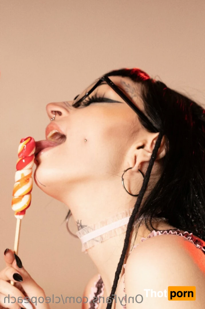 🐱Cleo Peach🐱 13490636