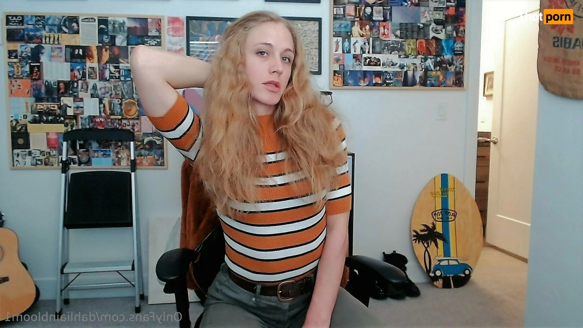 Dahlia Bloom 13384070