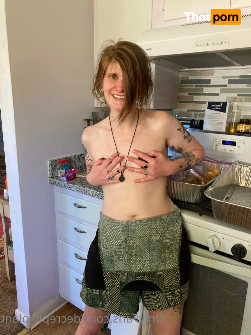 Decrepit_Plant 5191344