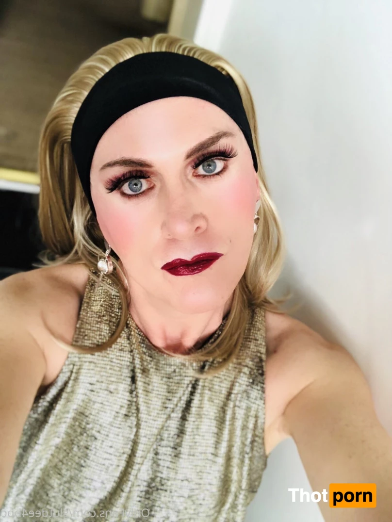 Dee 🇬🇧 9970055