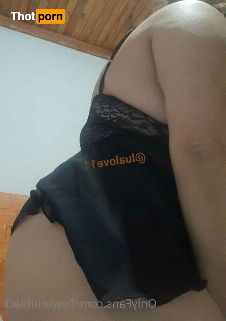 FlowerInBlack 5083207