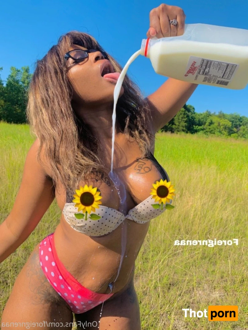 Foreign Renaa 5746086