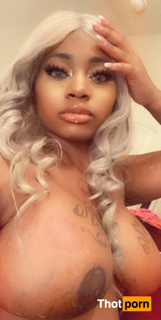 Foreign Renaa 5746213