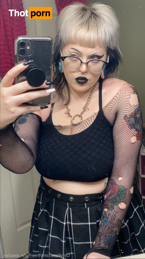 free_nsfw_peaches_ 5572992