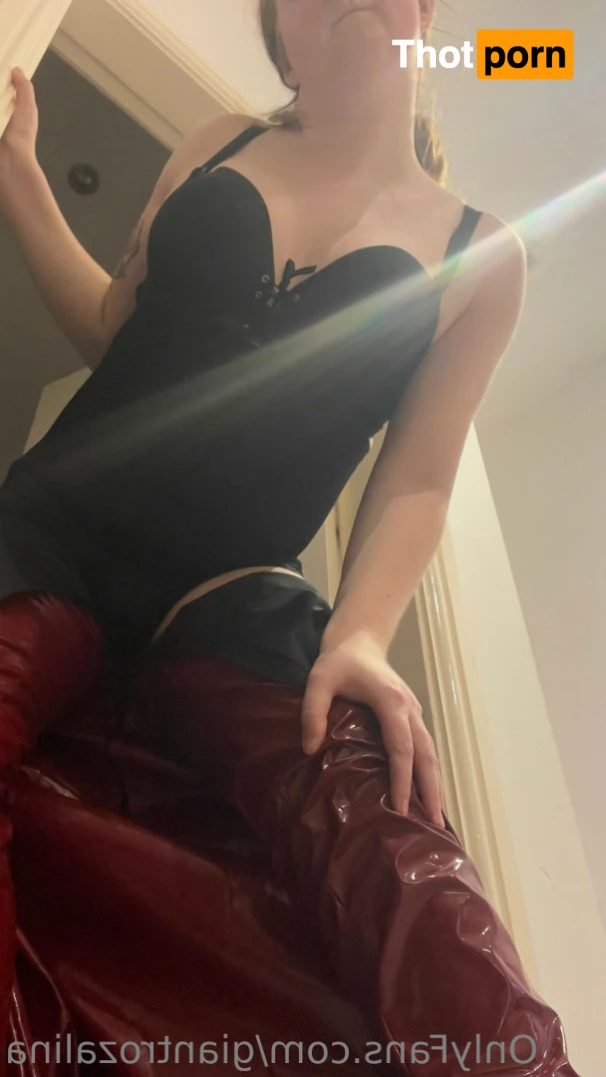 🥀The not-so-little Rose 🥀 15374269