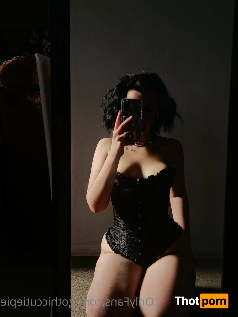 GothicLilGirl 5608146