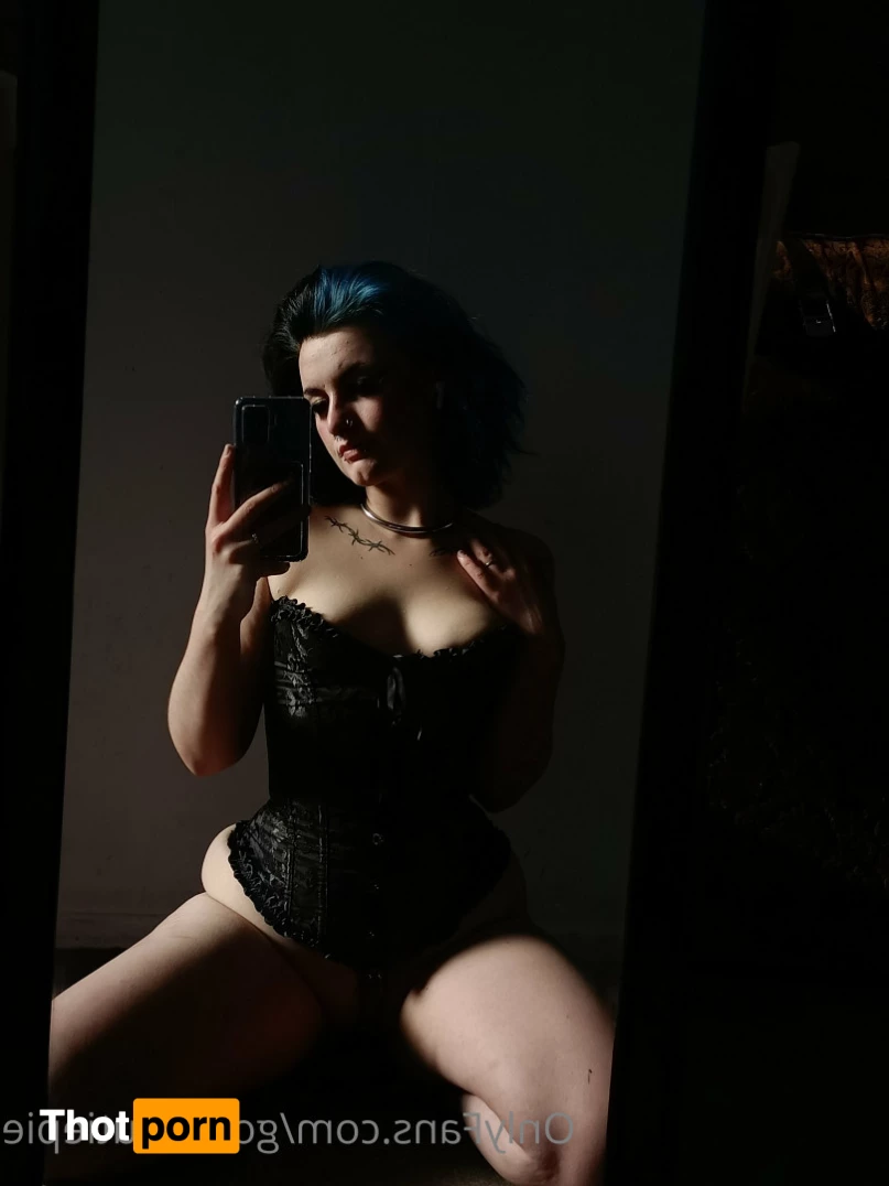 GothicLilGirl 5608176