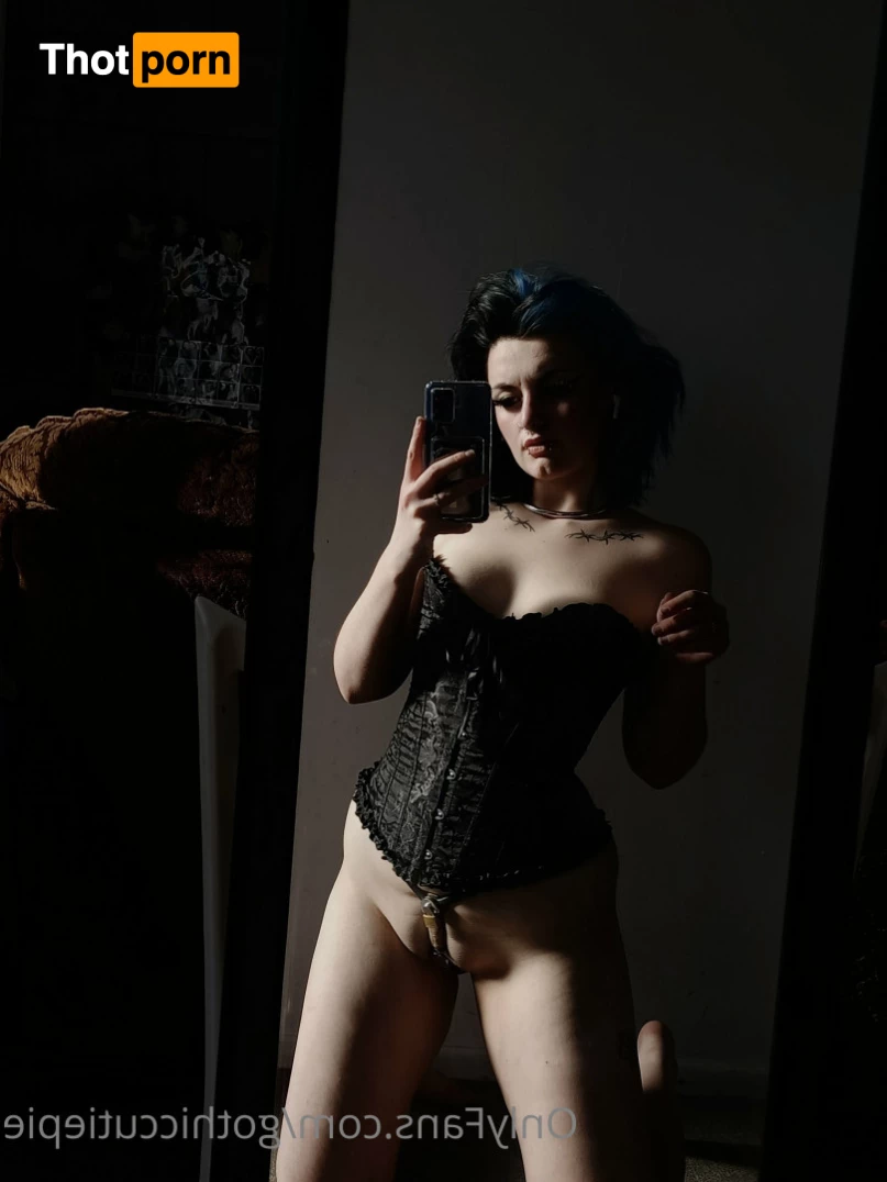 GothicLilGirl 5608184