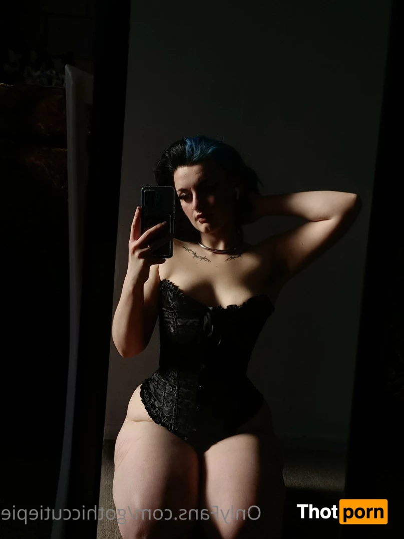 GothicLilGirl 5608240