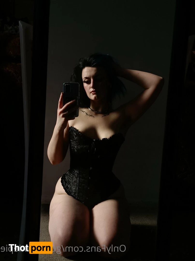 GothicLilGirl 5608272