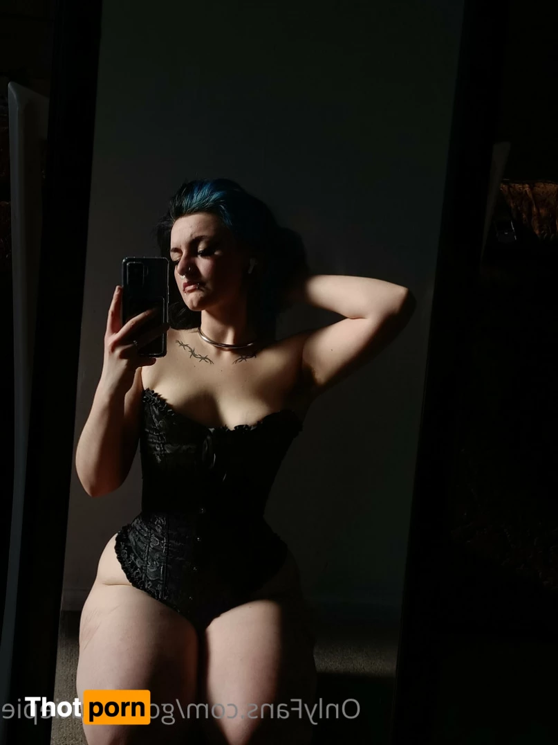 GothicLilGirl 5608320