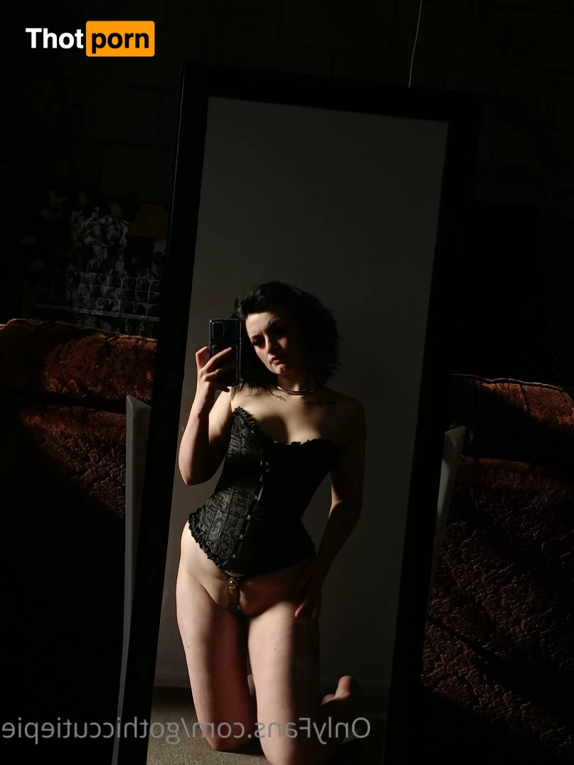 GothicLilGirl 5608340