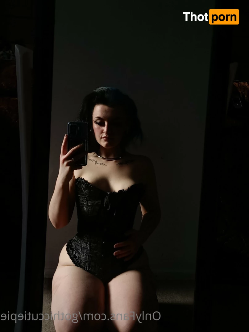 GothicLilGirl 5608423