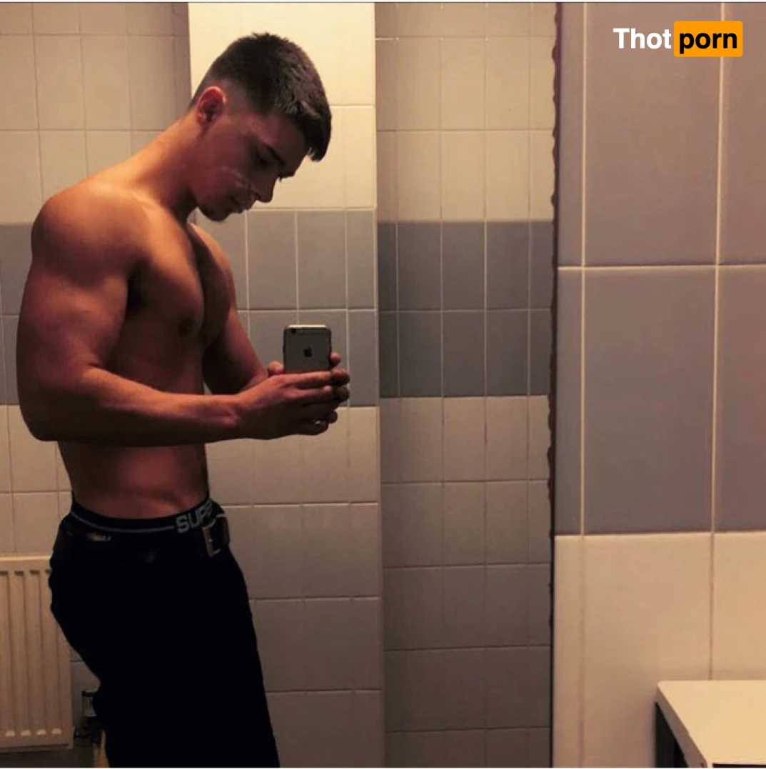 HANDSOME BUCK 15630742