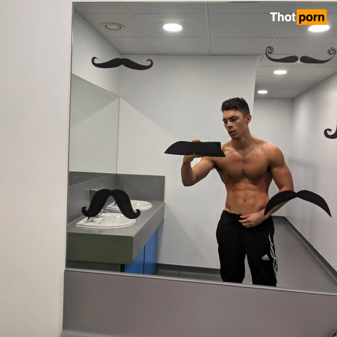 HANDSOME BUCK 15662408