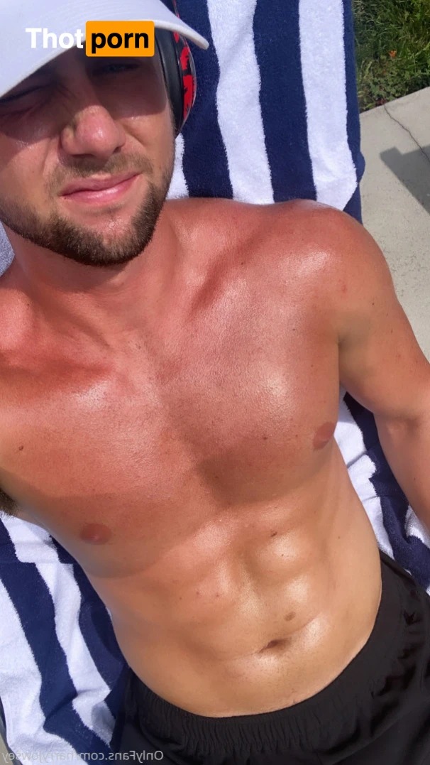 Harry Jowsey 12014529