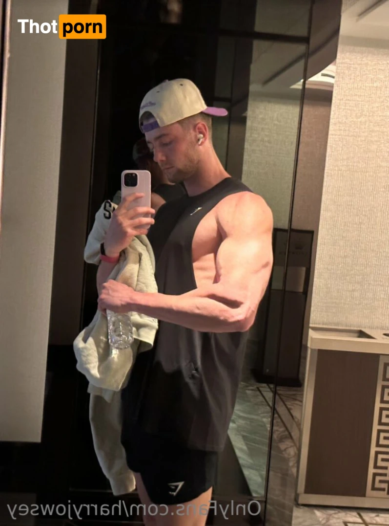 Harry Jowsey 12677770