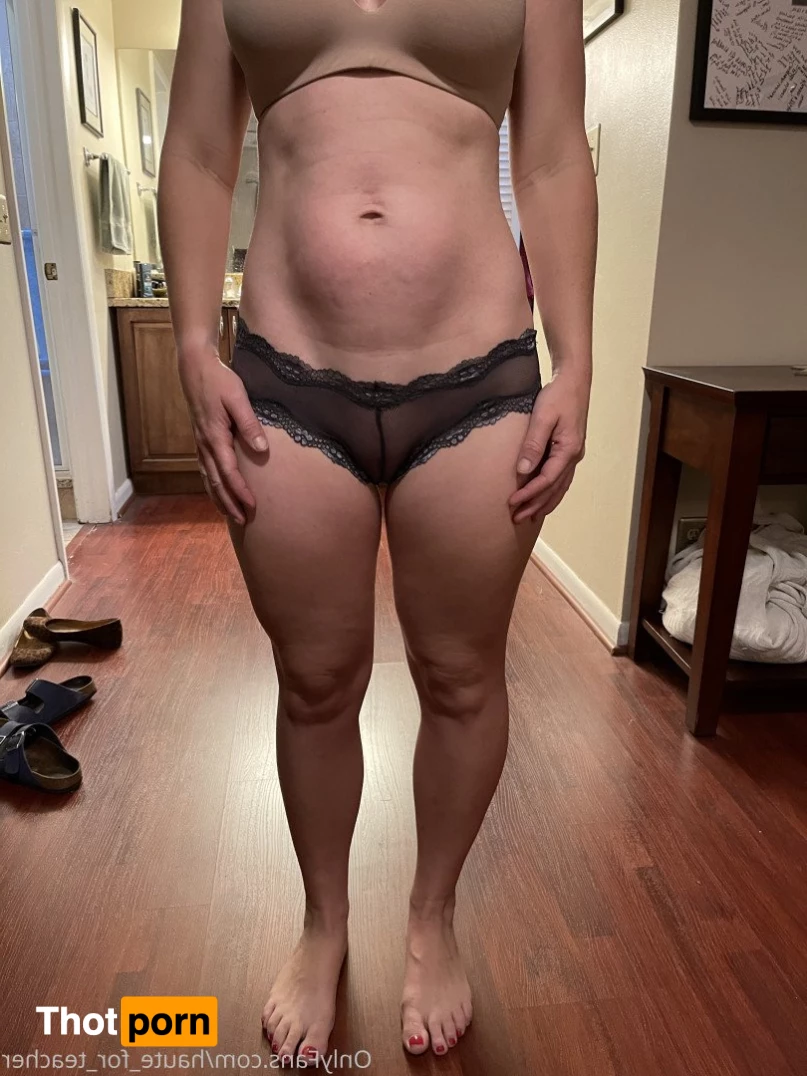 Mrs Robinson 🍎 5493603