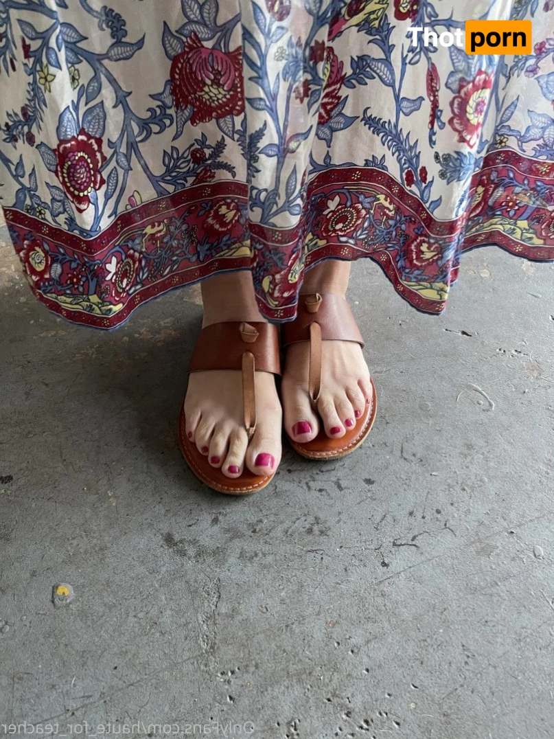 Mrs Robinson 🍎 5494096