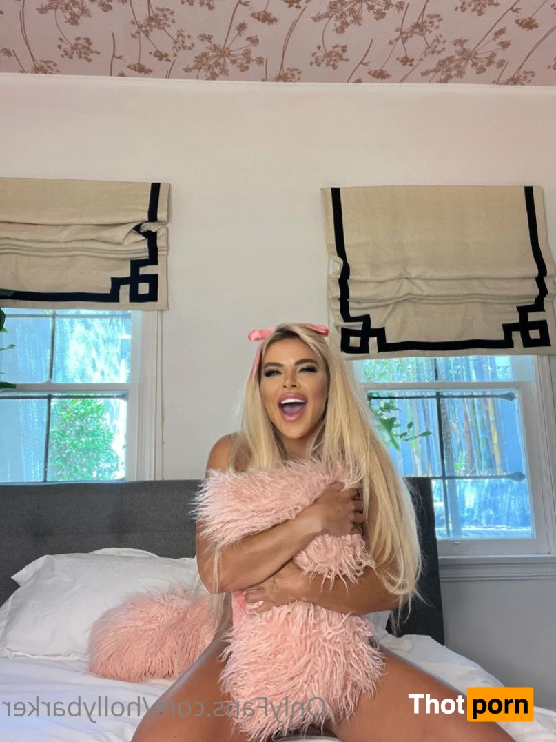 Holly Barker 5468490