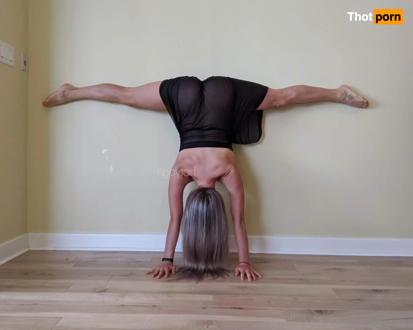 Hot Yoga Free 🕉️💕 5756719