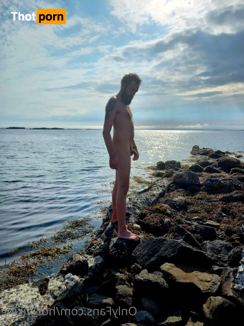 Hot Viking in the Wild 5581976