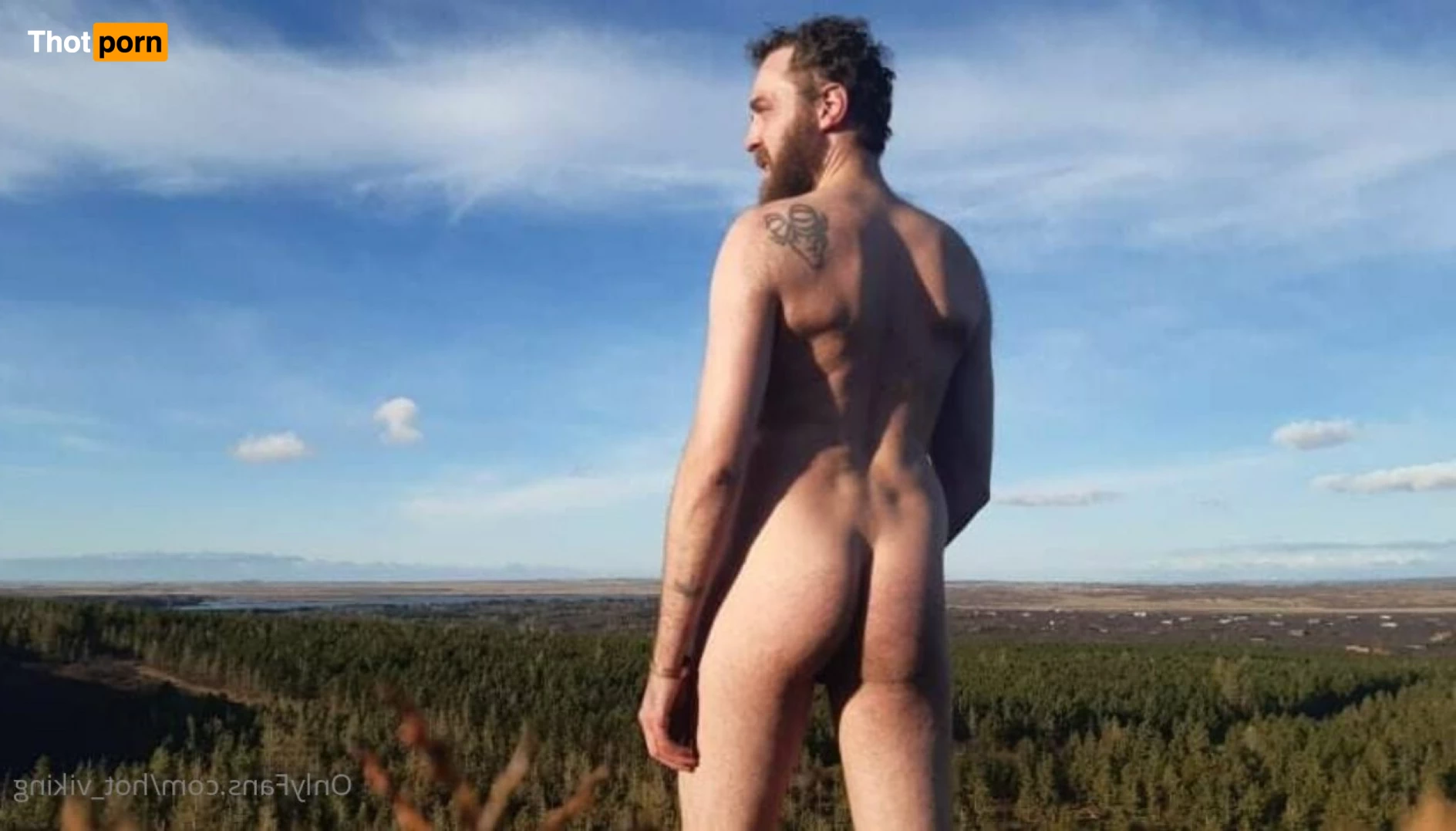 Hot Viking in the Wild 5582024