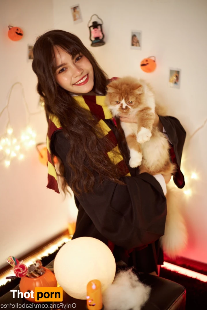 Bella 🔮 (Free) 15572917