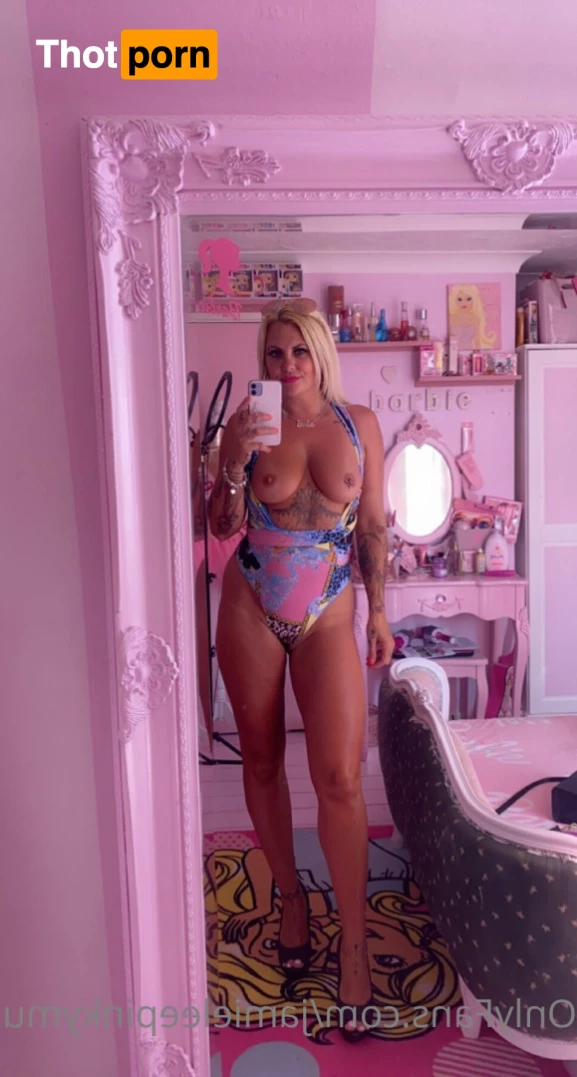 Jamieleepinkymummy 5700005