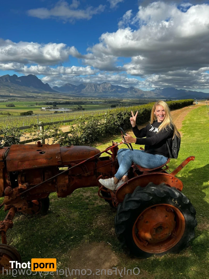 Becky Houzé 🐮 12211056