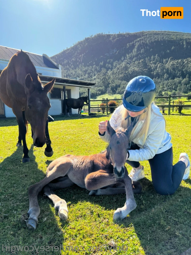 Becky Houzé 🐮 12211261