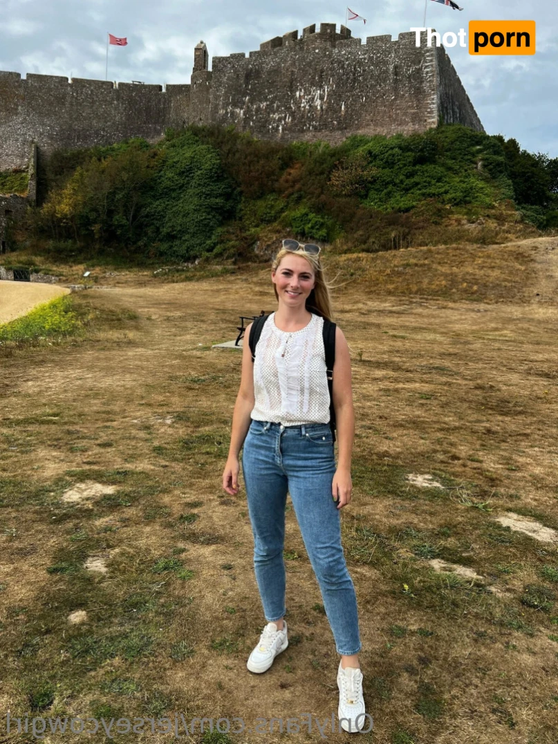 Becky Houzé 🐮 12211408