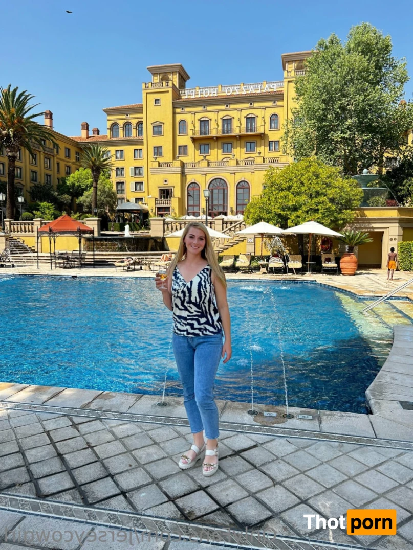 Becky Houzé 🐮 12211829