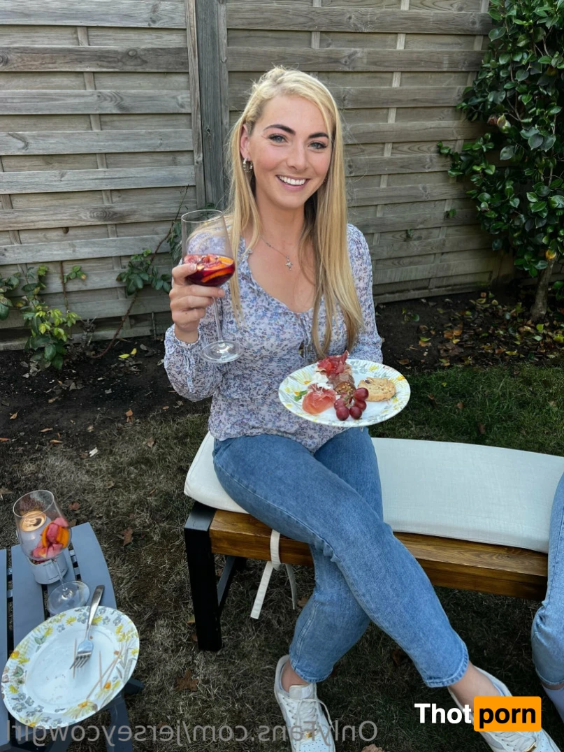 Becky Houzé 🐮 12212423