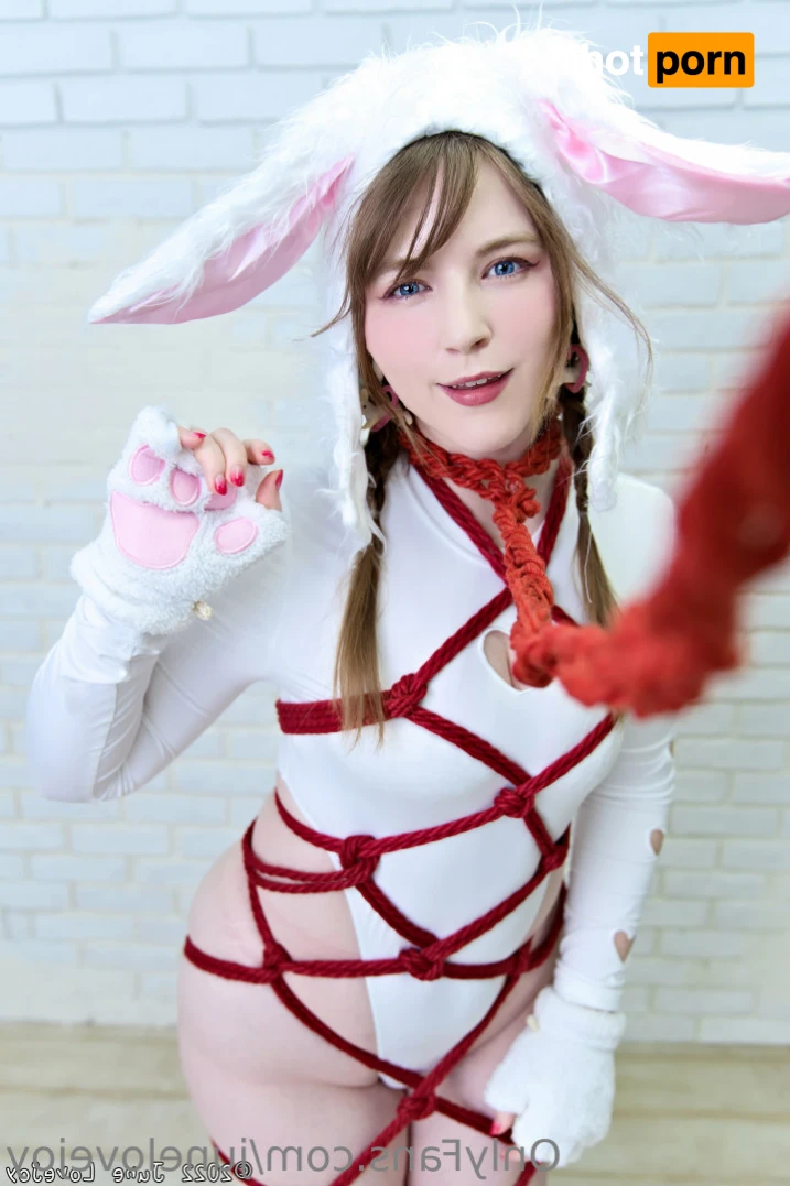 June Lovejoy 12160338