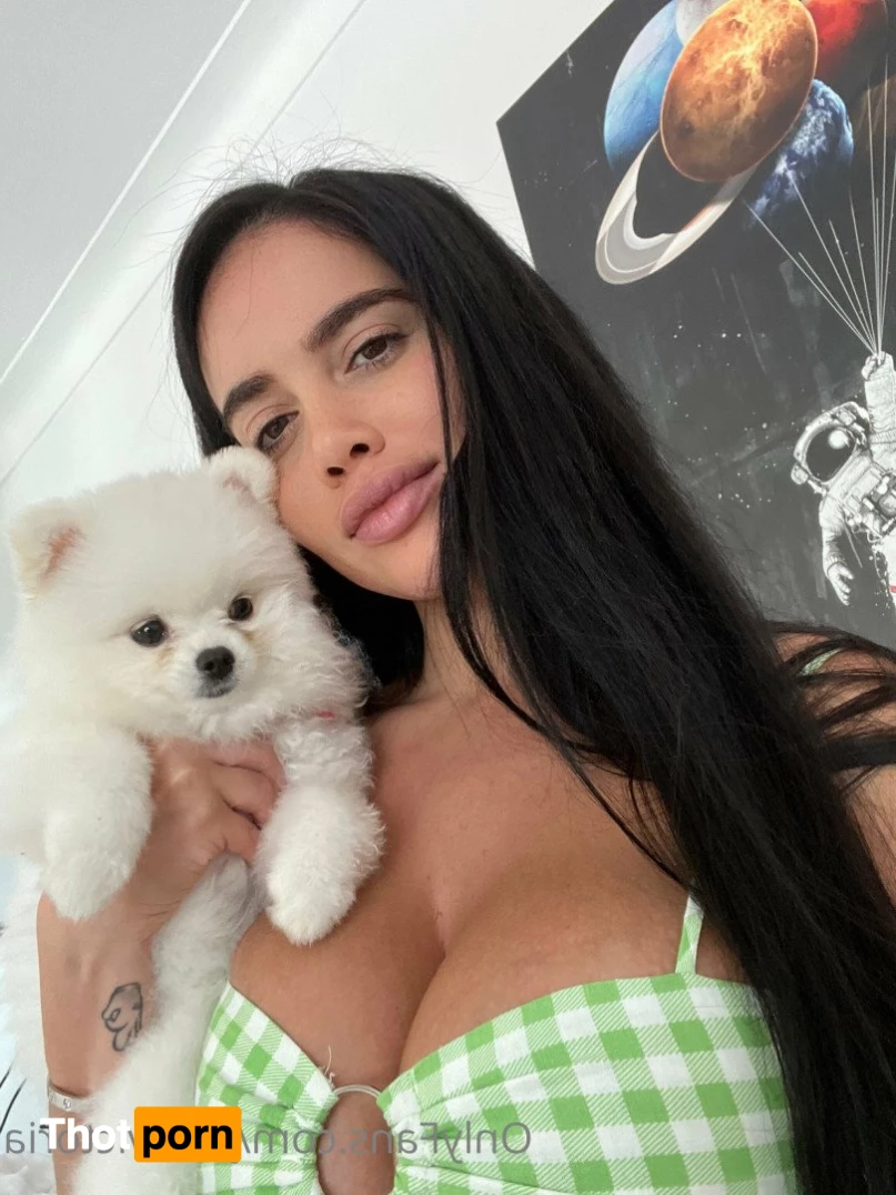 Victoria June 5477683