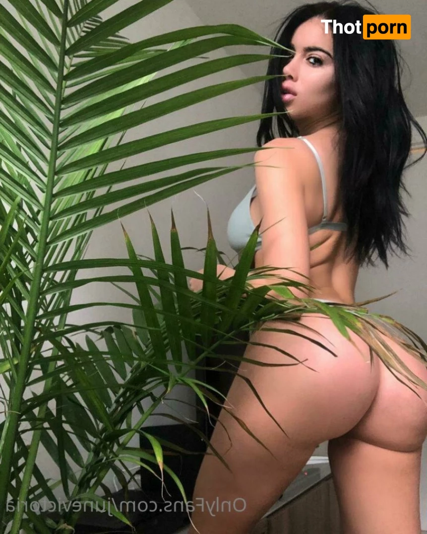 Victoria June 5477738