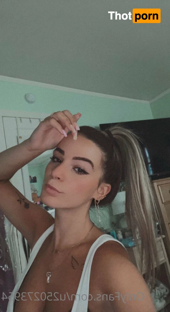 Kaitlyn Krems 5404810