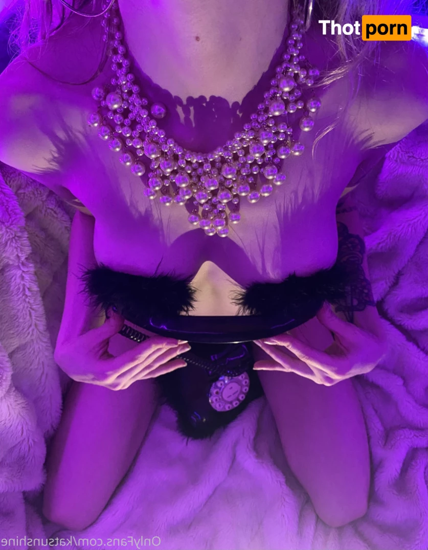 Kat Sunshine 5633970