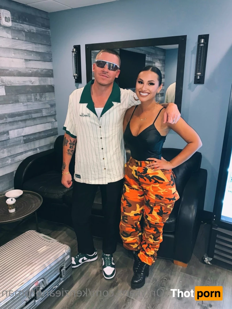 Kenzie &amp; Roman 5534577