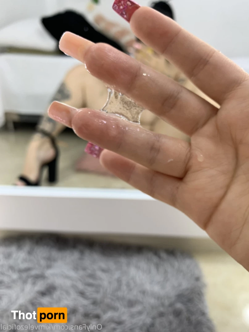 Kim Velez ® 5722872