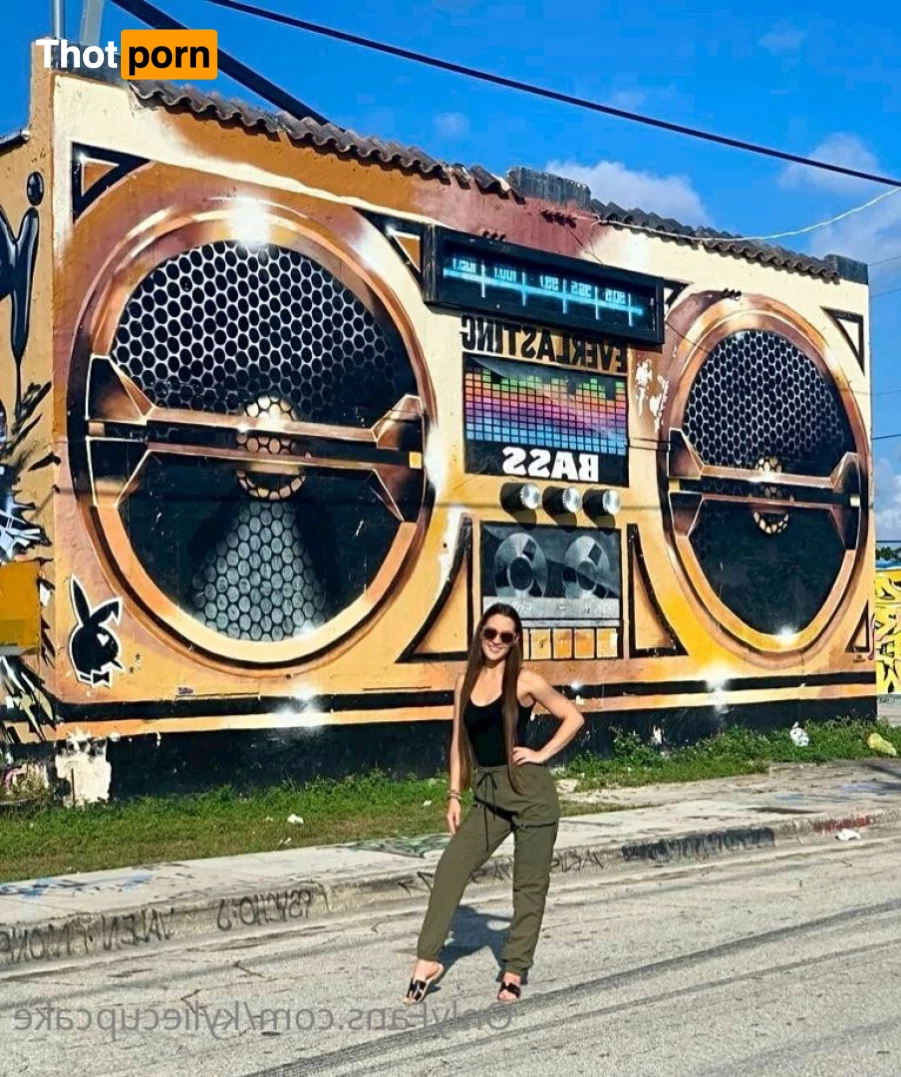 Kylie Cupcake 9081723