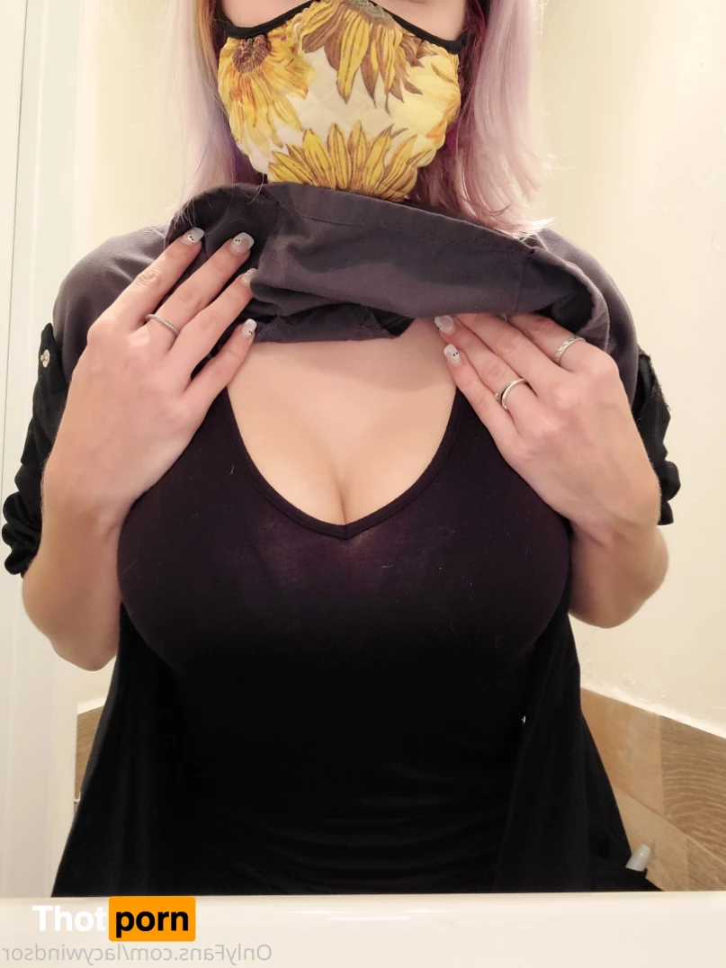 Lacy Windsor 5612538